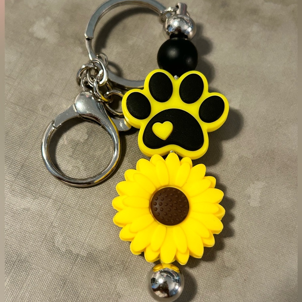 Dog Paw 🐾 Keychain